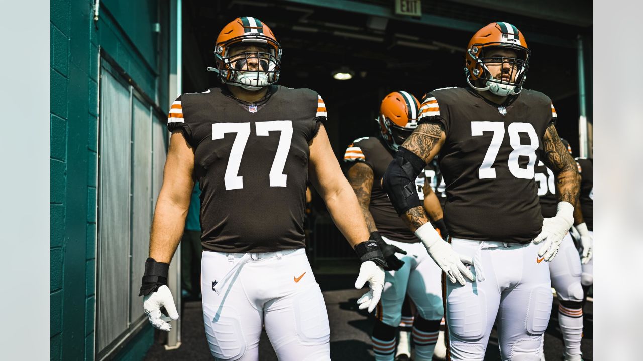 Miami Dolphins middle linebacker Raekwon McMillan (52) lines up against the  Cleveland Browns during an NFL football game, Sunday, Nov. 24, 2019, in  Cleveland. The Browns won the game 41-24. (Jeff Haynes/AP