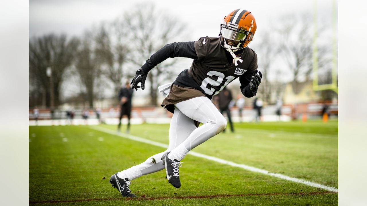 NFL Player Amari Cooper Decked Out In Louis Vuitton & Nike Dunk