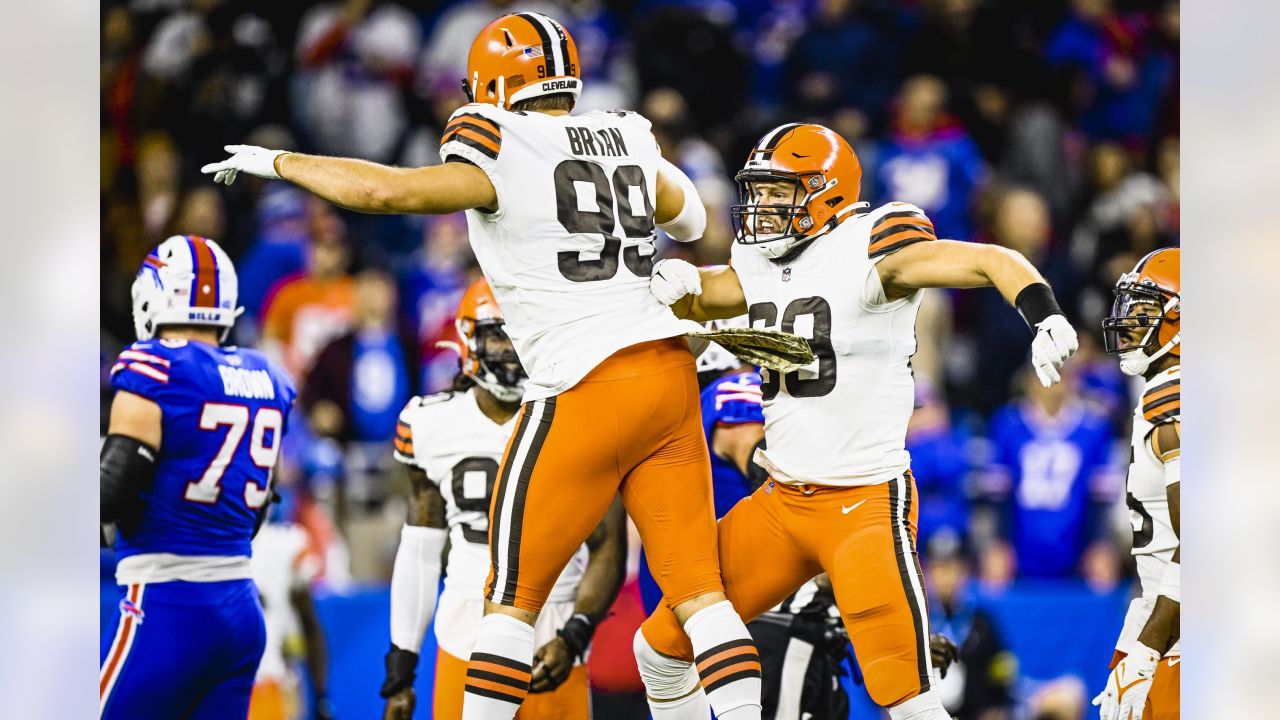 Bulldogs In The NFL - Image 18: Cleveland Browns running back Nick Chubb  (24) rushes during the first half of an NFL football game against the Buffalo  Bills, Sunday, Nov. 10, 2019