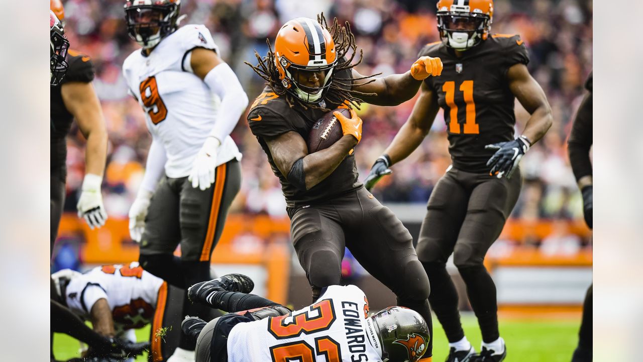 Cleveland Browns tight end David Njoku (85) lines up for a play during an  NFL football game against the Chicago Bears, Sunday, Sept. 26, 2021, in  Cleveland. (AP Photo/Kirk Irwin Stock Photo - Alamy