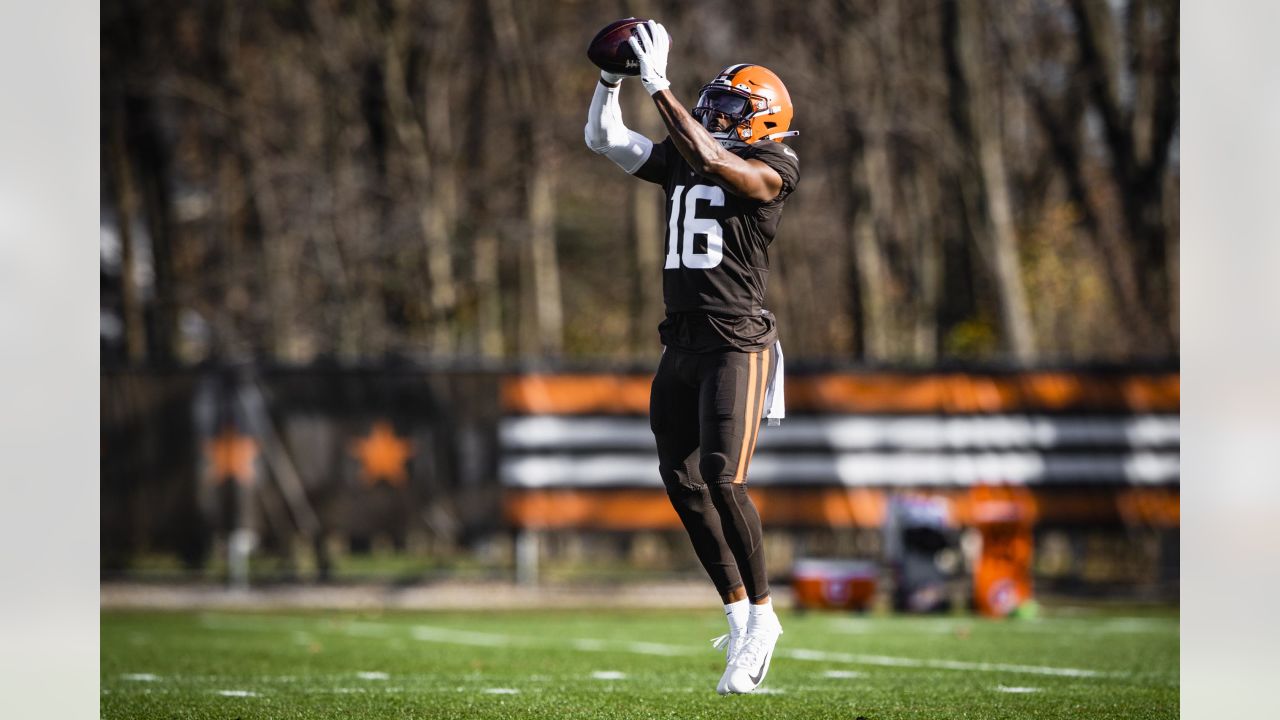 Browns LB Jeremiah Owusu-Koramoah and TE David Njoku ruled out for