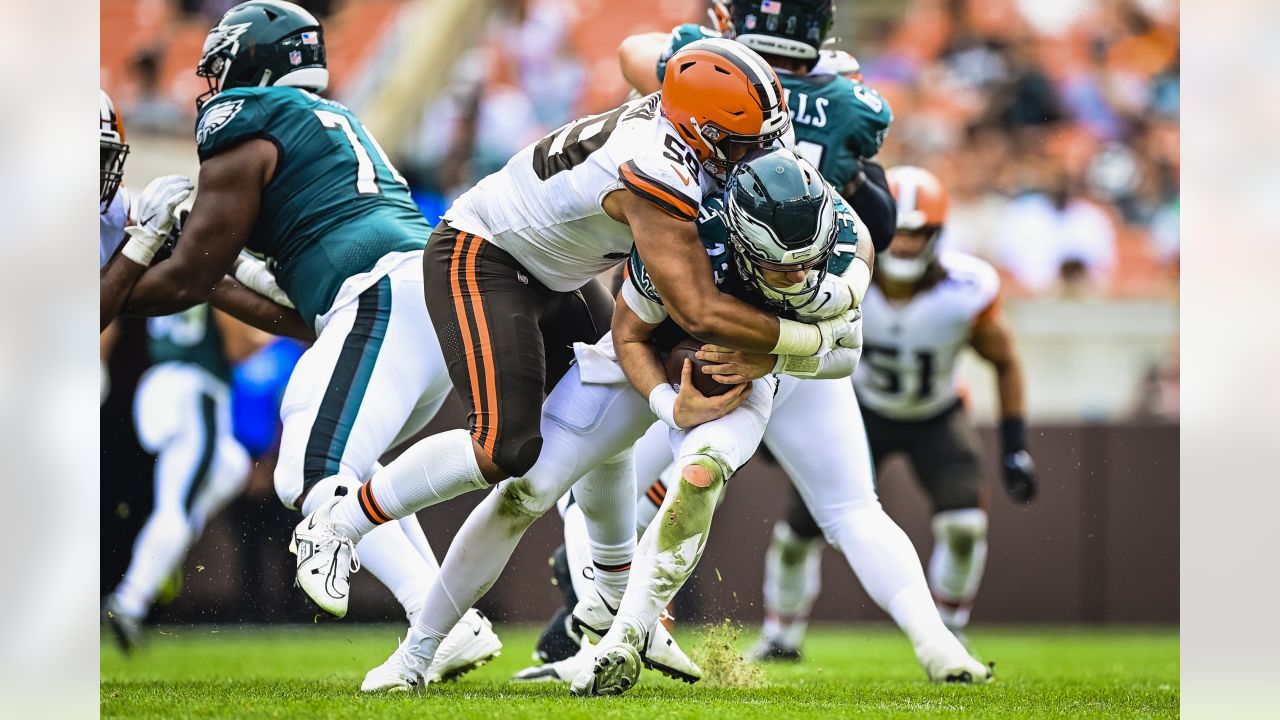 Cleveland Browns' Alex Wright runs drills at the NFL football team's  training camp on Saturday, July 29, 2023, in White Sulphur Springs, W.Va.  (AP Photo/Chris Carlson Stock Photo - Alamy