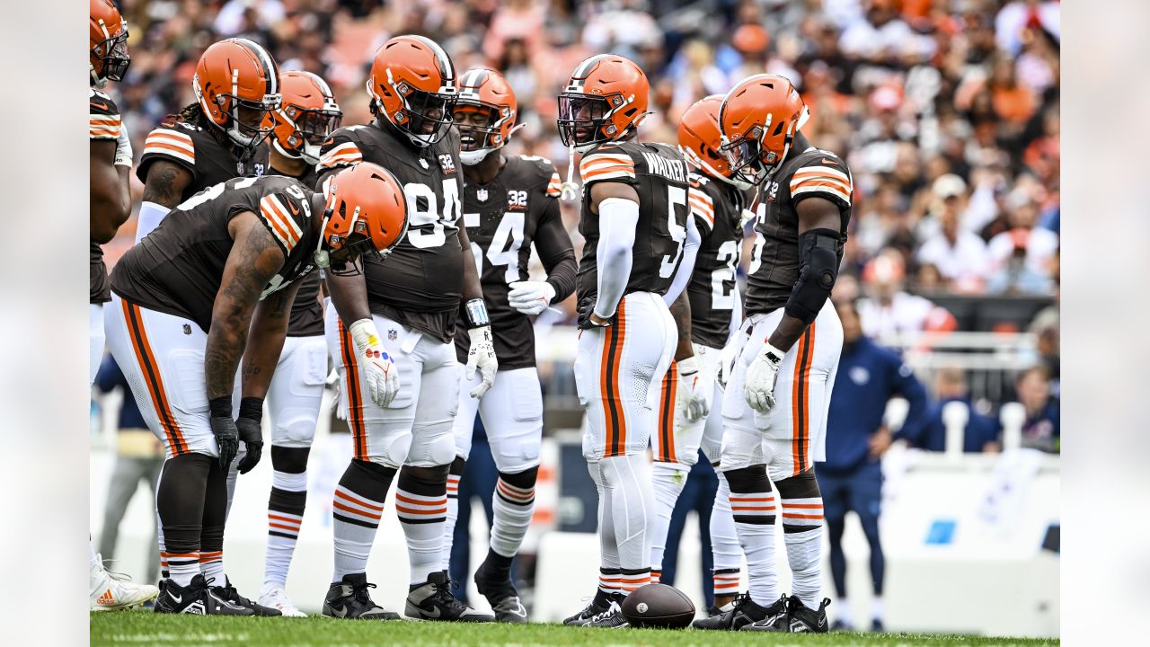 Browns' defense devours Titans in 27-3 drubbing