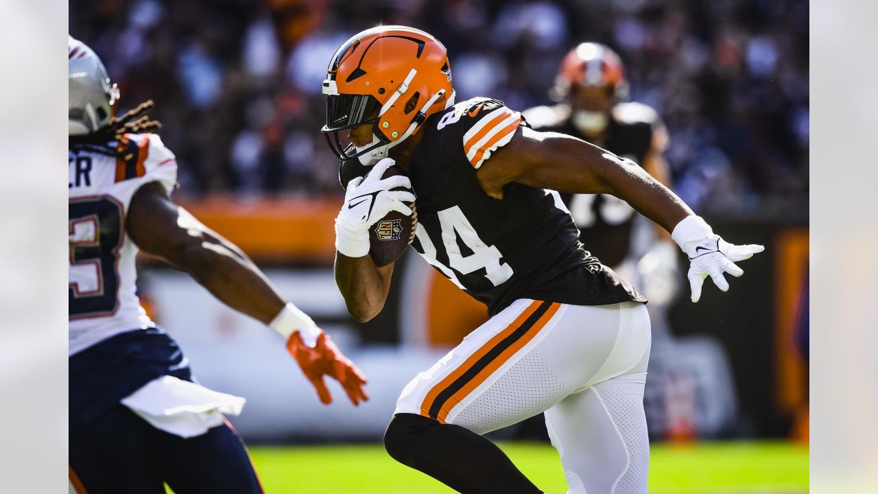 Cleveland Browns outside linebacker Sione Takitaki (44) warms up prior to  the start of an NFL football game against the New England Patriots, Sunday,  Nov. 14, 2021, in Foxborough, Mass. (AP Photo/Greg