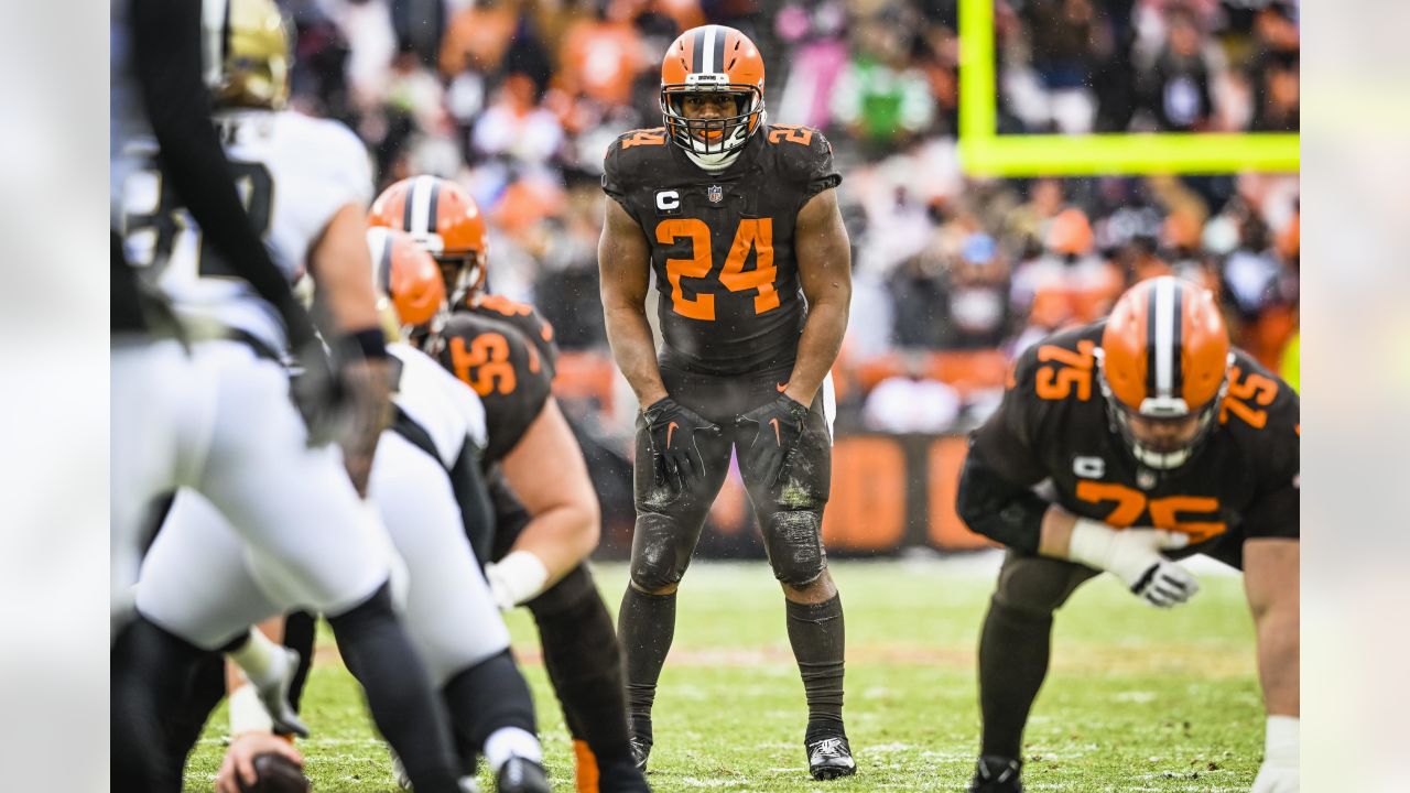 Browns gift 17-10 win to Saints after coughing up 10-point lead