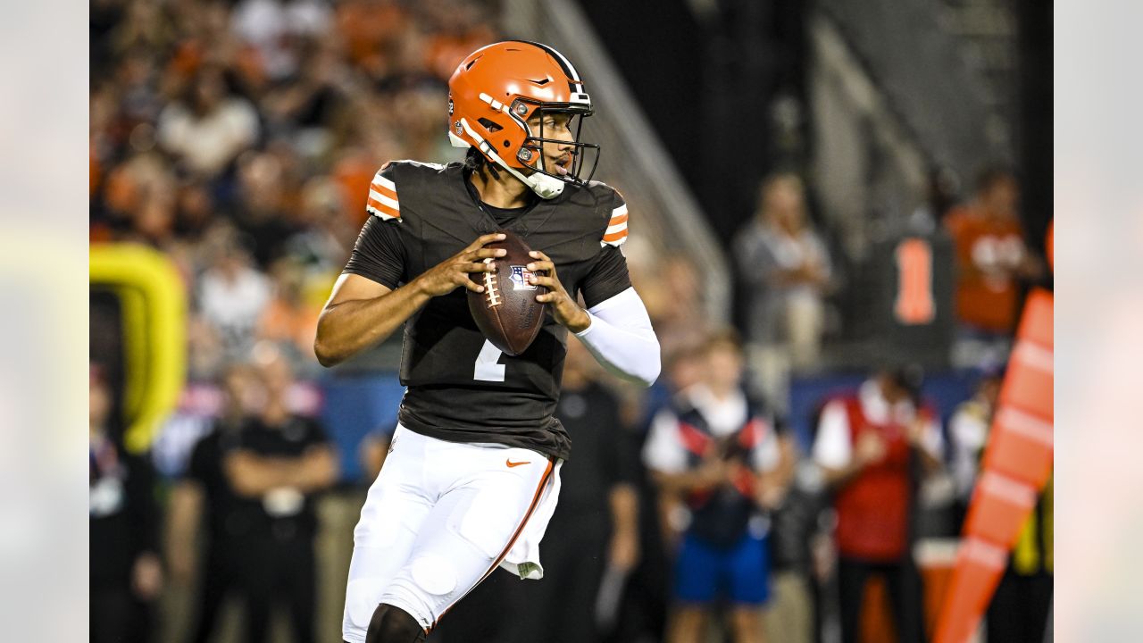 CLEVELAND, OH - AUGUST 11: Cleveland Browns quarterback Kellen Mond (7)  looks to pass during the