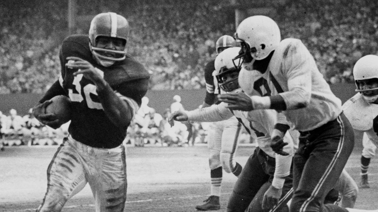 : JIM BROWN CLEVELAND BROWNS 8X10 SPORTS ACTION PHOTO (D) :  Sports Fan Photographs : Sports & Outdoors