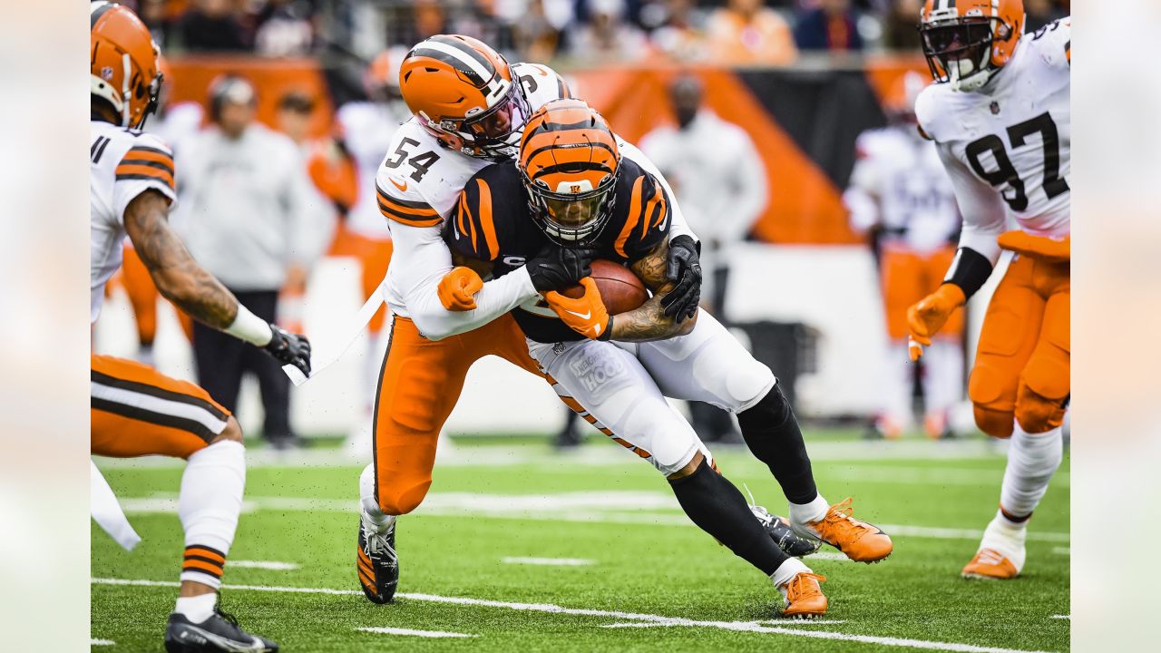 Cleveland Browns quarterback Deshaun Watson (4) runs for a touchdown in the  second quarter against the Cincinnati Bengals, Sunday, Sept. 10, 2023, in  Cleveland. The Browns won 24-3. (AP Photo/David Richard Stock Photo - Alamy