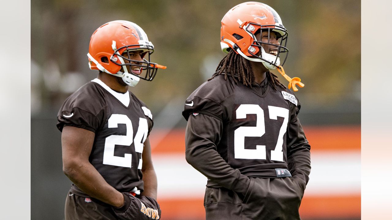 Kareem Hunt thrilled to re-sign with 'hometown' Browns after Nick