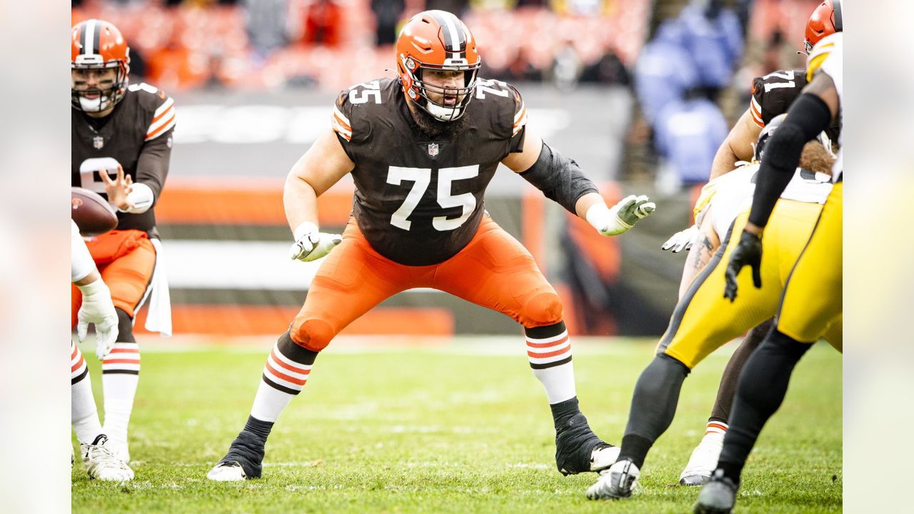 Cleveland Browns sign guard Joel Bitonio to 3-year, $48 million extension  through 2025, NFL News, Rankings and Statistics