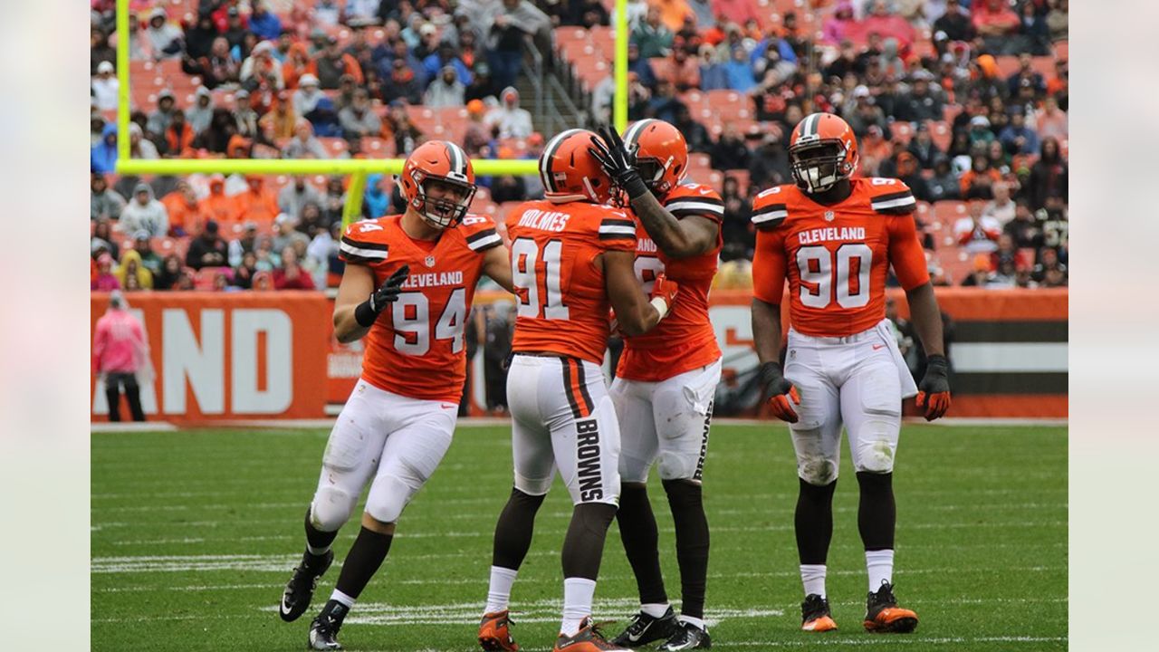 Cleveland Browns defensive lineman Tyrone Holmes (91) on the field before  the start of a game