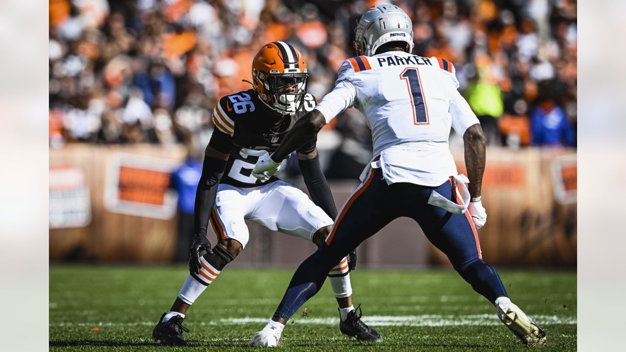 November 14, 2021: New England Patriots offensive tackle Yodny Cajuste (72)  before the NFL football game between the Cleveland Browns and the New  England Patriots at Gillette Stadium, in Foxborough, Massachusetts. The