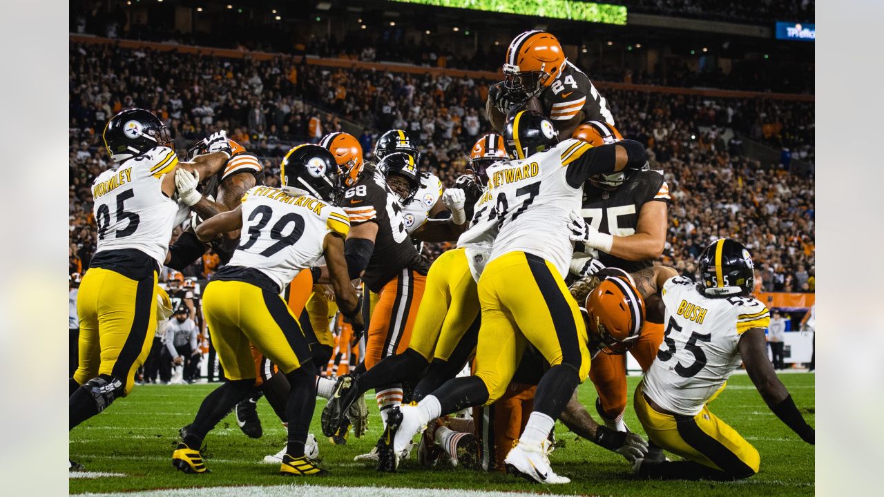 Cleveland Browns rookie Charlie Thomas runs a drill at the NFL team's  rookie minicamp in Berea, Ohio, Friday, May 12, 2023. (AP Photo/Phil Long  Stock Photo - Alamy