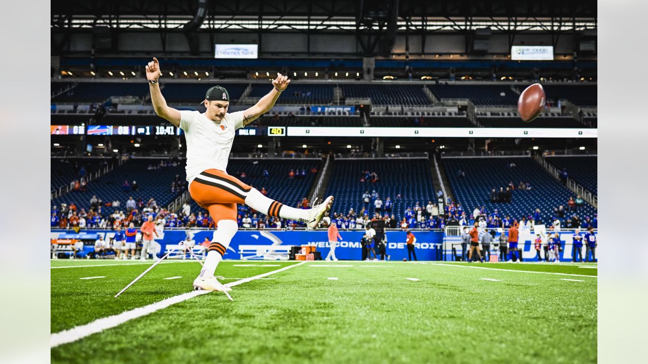 Charitybuzz: 4 Pre-Game Field Passes & Tickets to Cleveland Browns