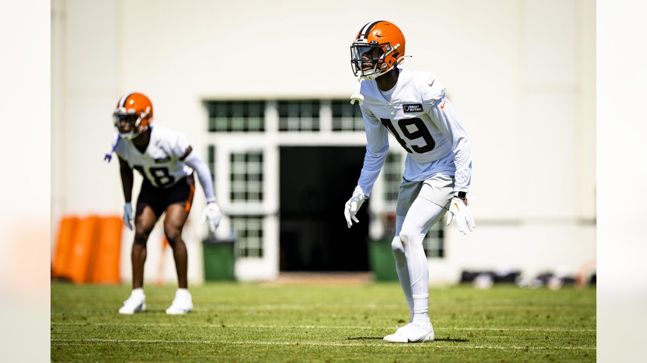 Browns LB Jeremiah Owusu-Koramoah: 'I'm feeling just fine…as in zero  symptoms' after being placed on COVID-19 reserve 