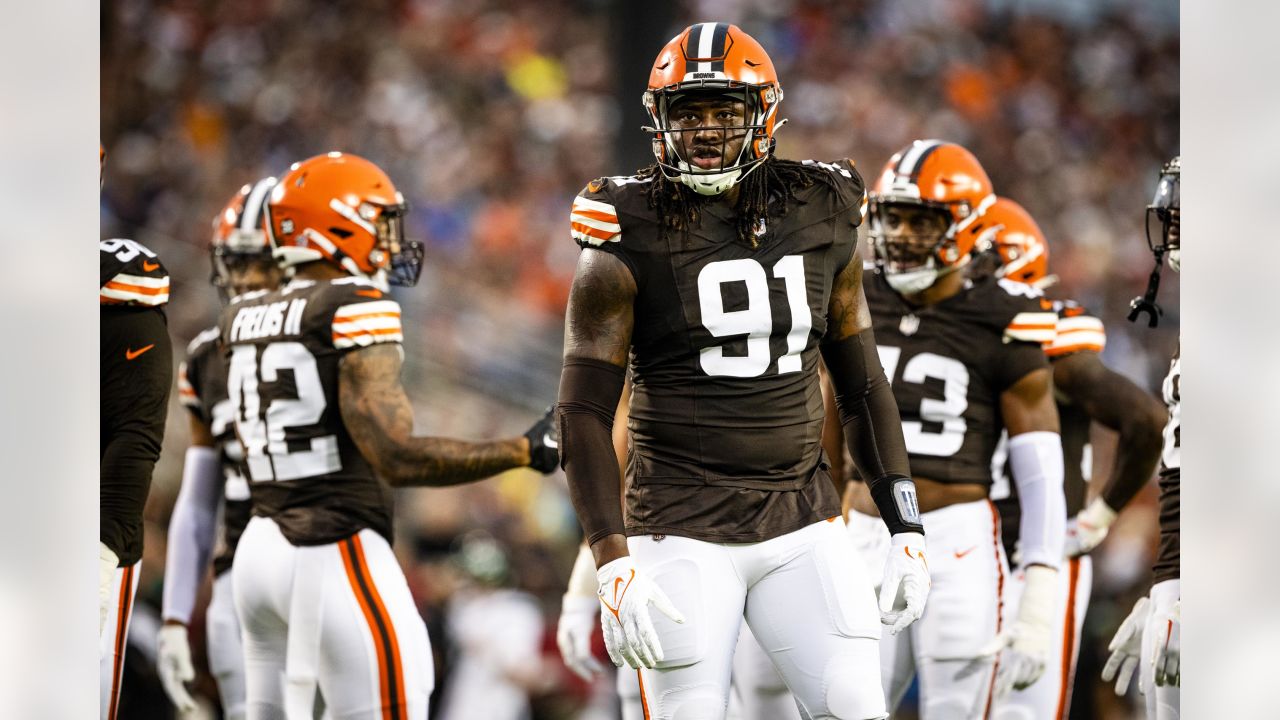 Cleveland Browns running back Nick Chubb (24) carries during an NFL  football game against the Cincinnati Bengals, Sunday, Sept. 10, 2023, in  Cleveland. (AP Photo/Sue Ogrocki Stock Photo - Alamy