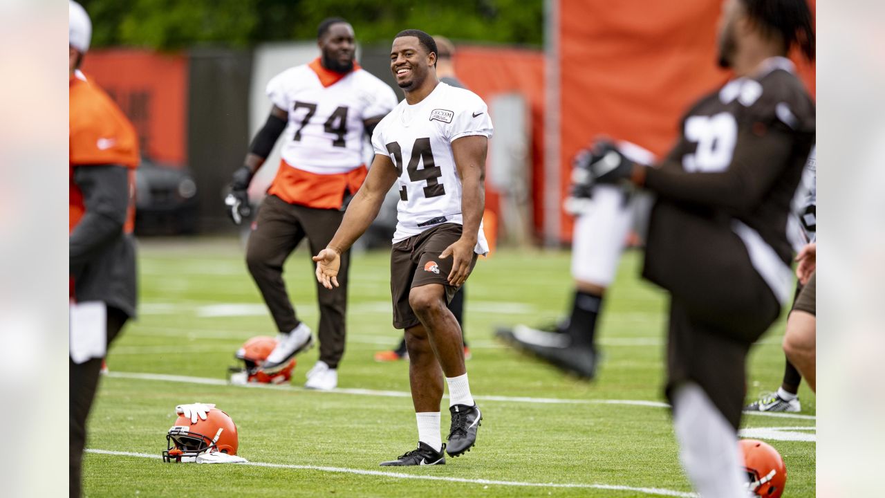 Nick Chubb, a 'pillar of the Browns organization,' rewarded with 3-year  extension