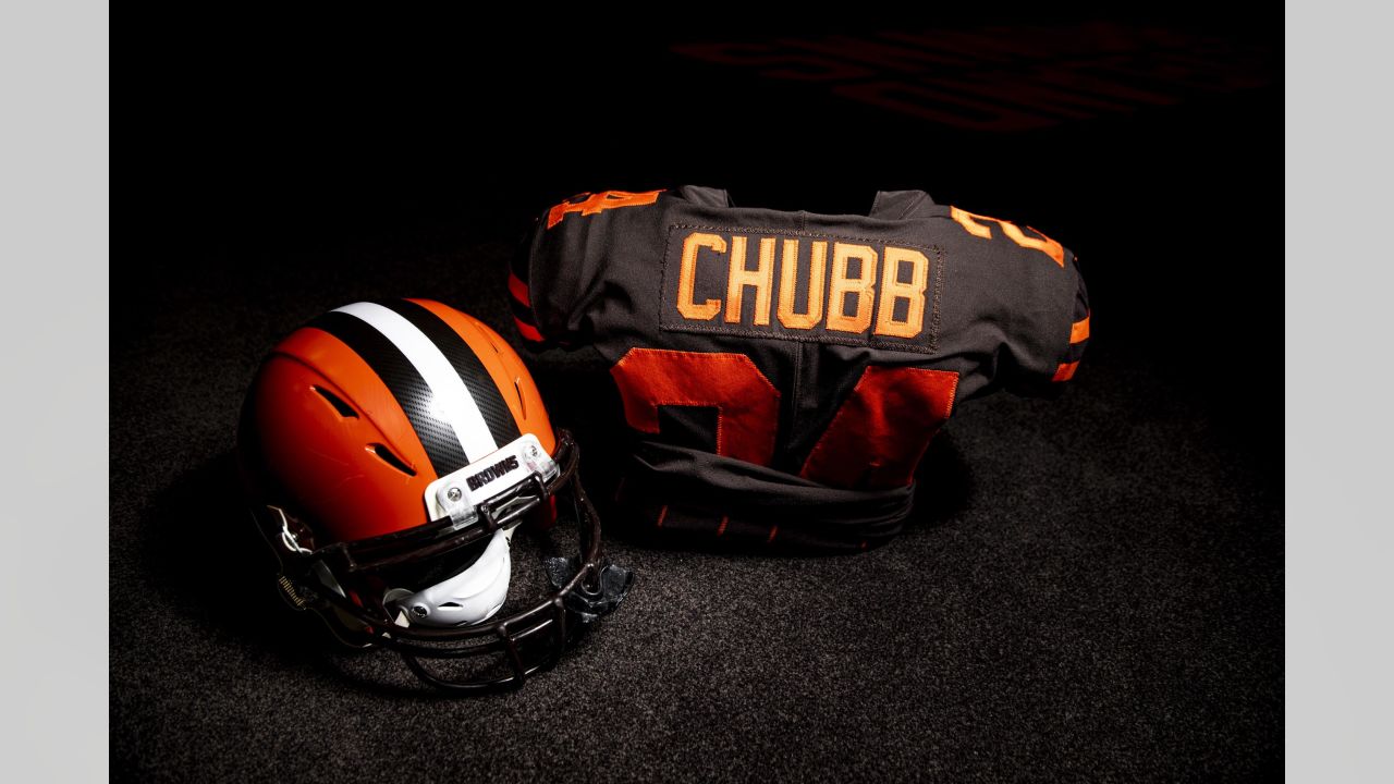 Is that a Cleveland Browns helmet? Or a rabbit leaning on the back of a  rocking chair? : r/confusing_perspective