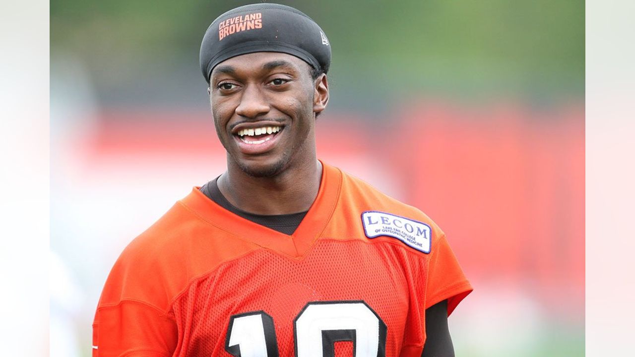 Robert Griffin III says it's an 'honor,' not a 'relief,' to be named Browns  starting QB