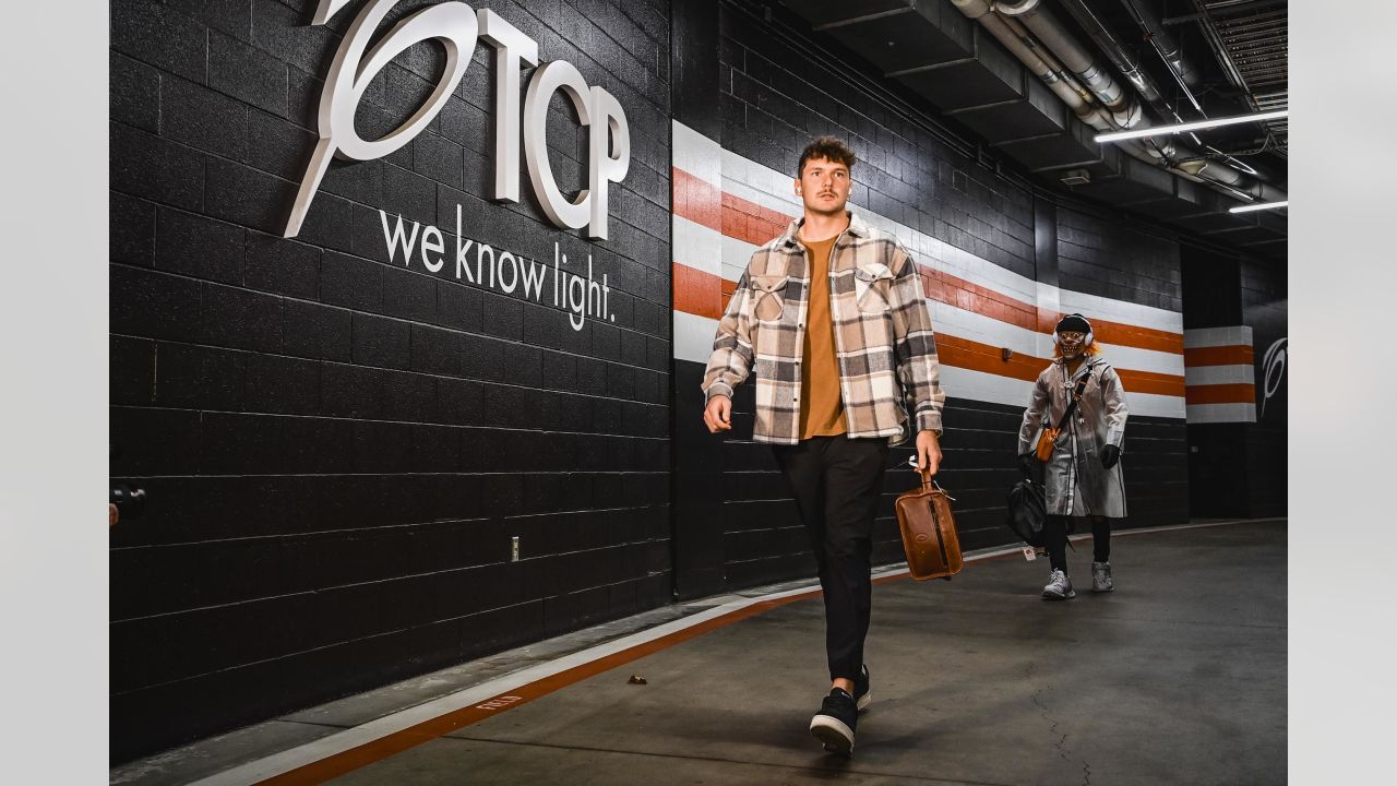 The Cleveland Browns line up prior to an NFL football game against the  Cincinnati Bengals, Sunday, Oct. 25, 2020, in Cincinnati. (AP Photo/Emilee  Chinn Stock Photo - Alamy