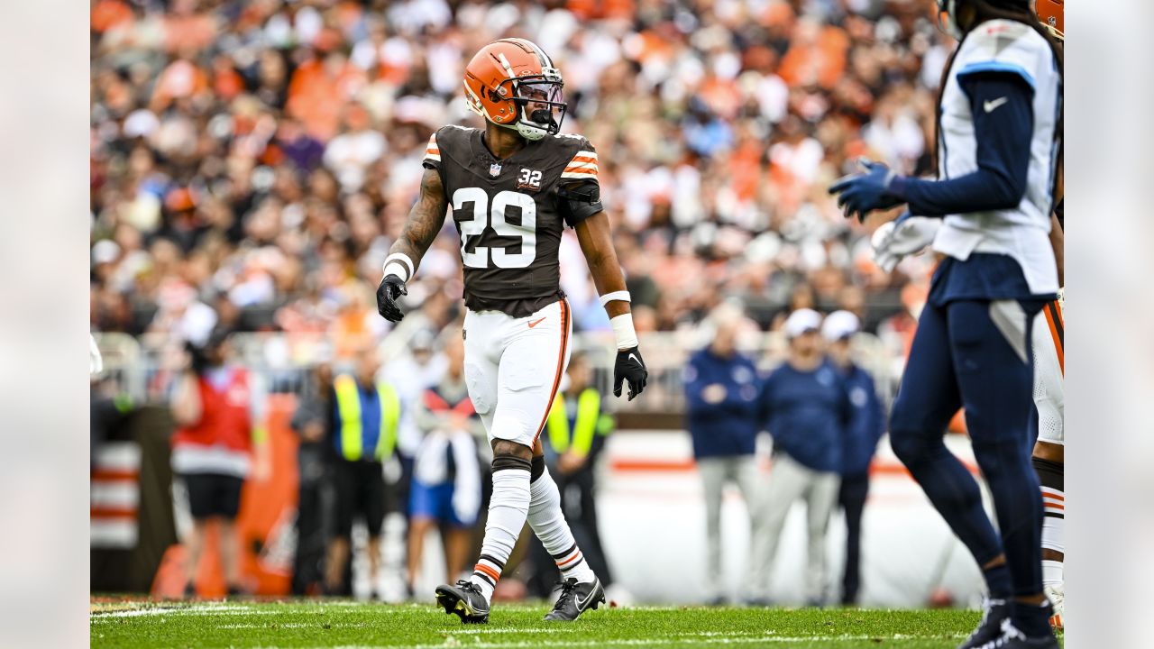 Browns bounce back to demolish Titans with team effort