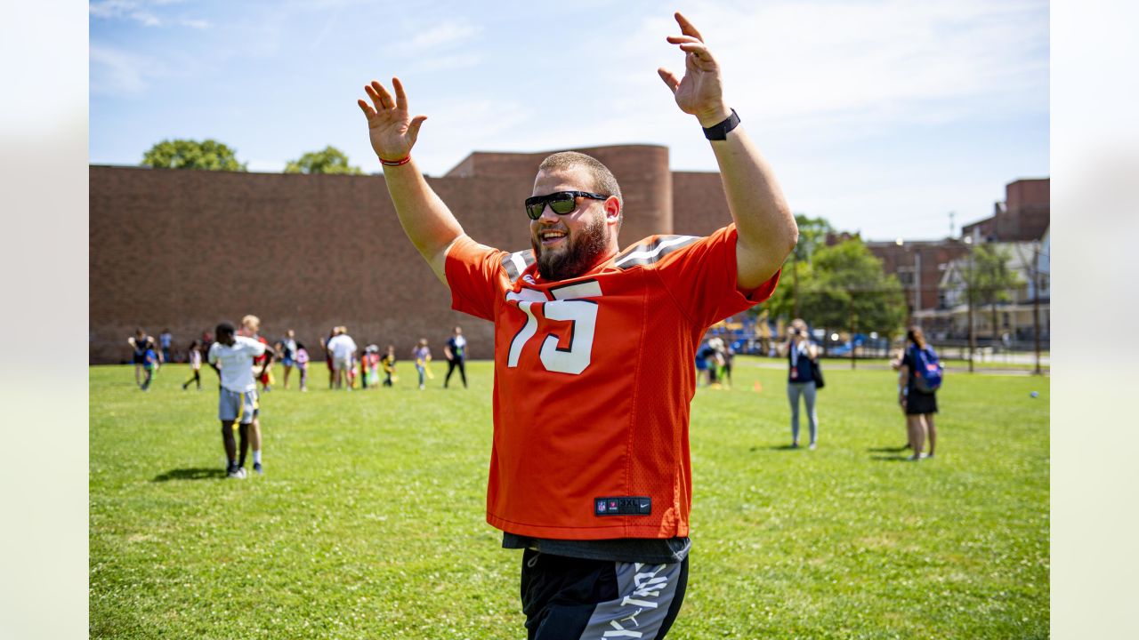 Wolf Pack alum Joel Bitonio signs three-year extension with