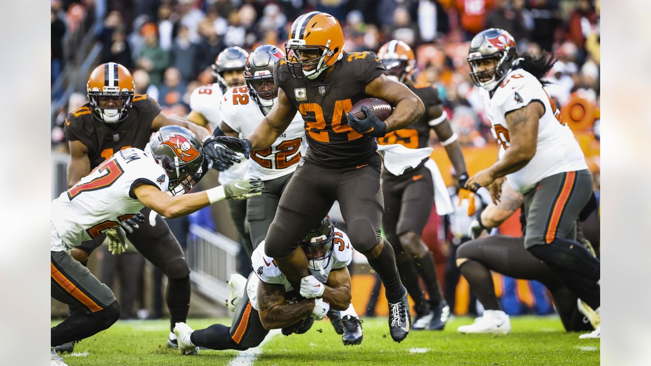 Cleveland Browns running back Nick Chubb, right, scores a touchdown in  overtime of the team's NFL football game against the Tampa Bay Buccaneers  in Cleveland, Sunday, Nov. 27, 2022. The Browns won