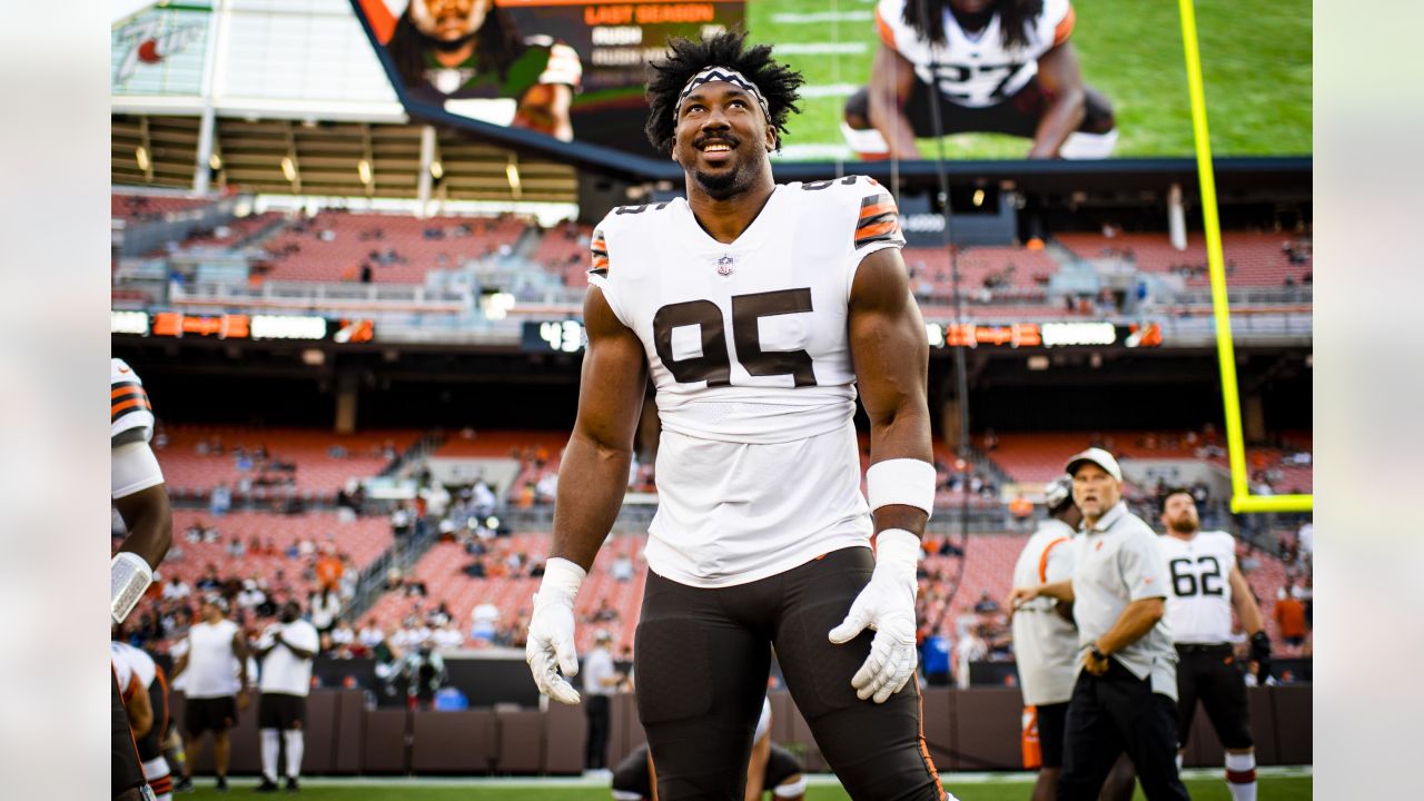 Cleveland Browns defensive end Myles Garrett, 2022-2023 season 