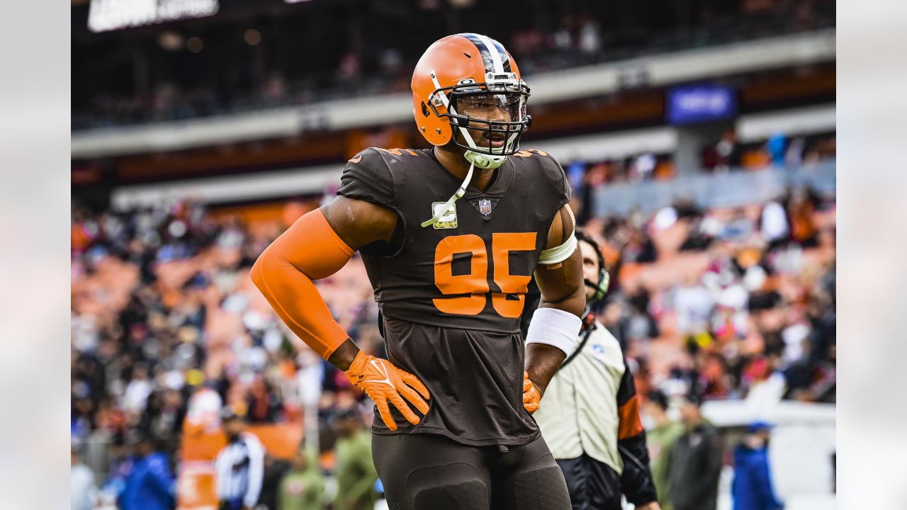 Cleveland Browns guard Hjalte Froholdt (72) looks to make a block during an  NFL football game against the Tampa Bay Buccaneers, Sunday, Nov. 27, 2022,  in Cleveland. (AP Photo/Kirk Irwin Stock Photo - Alamy