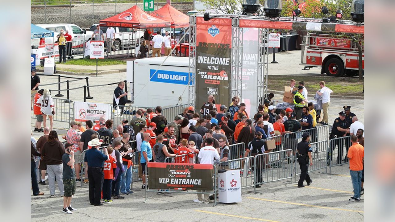 Browns Announce 2017 Draft Tailgate to Be Held at Muni Lot