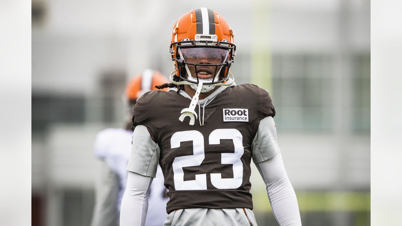 Myles Garrett rocks Dragon Ball Z visor at Orange and Brown scrimmage