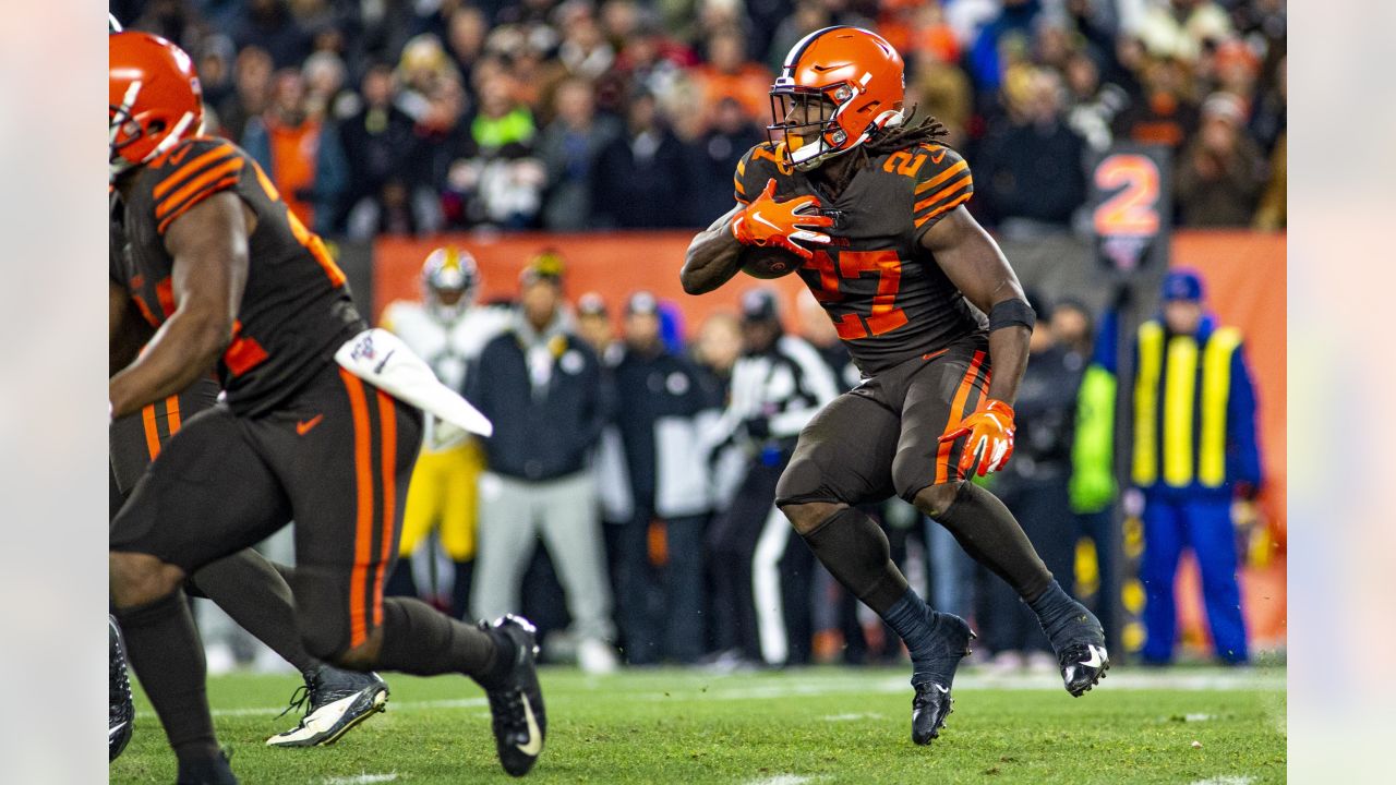 Kareem Hunt officially re-signs with the Cleveland Browns - Fake Teams