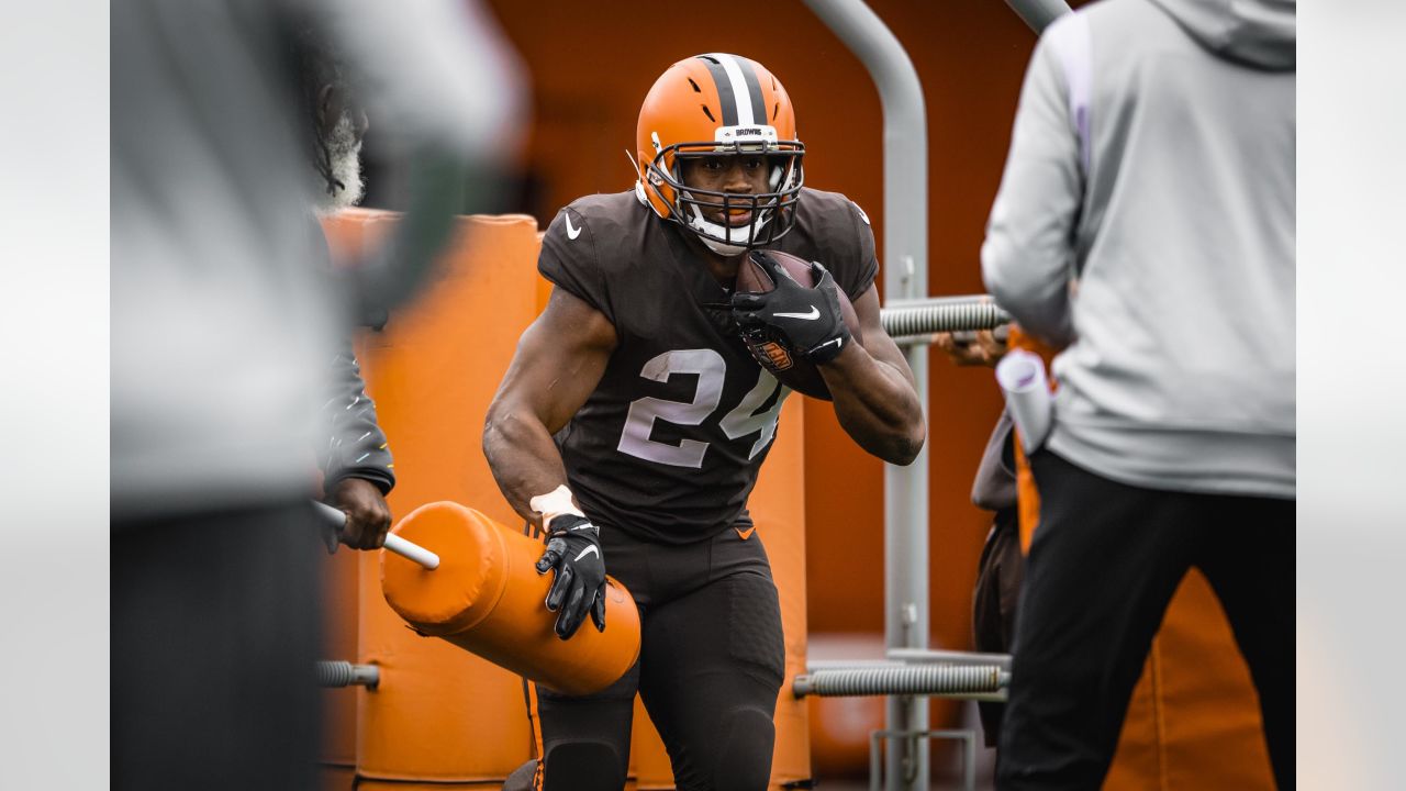 Browns fans' confidence drops to 31% heading into TNF, and fans want Joe  Woods fired - Dawgs By Nature