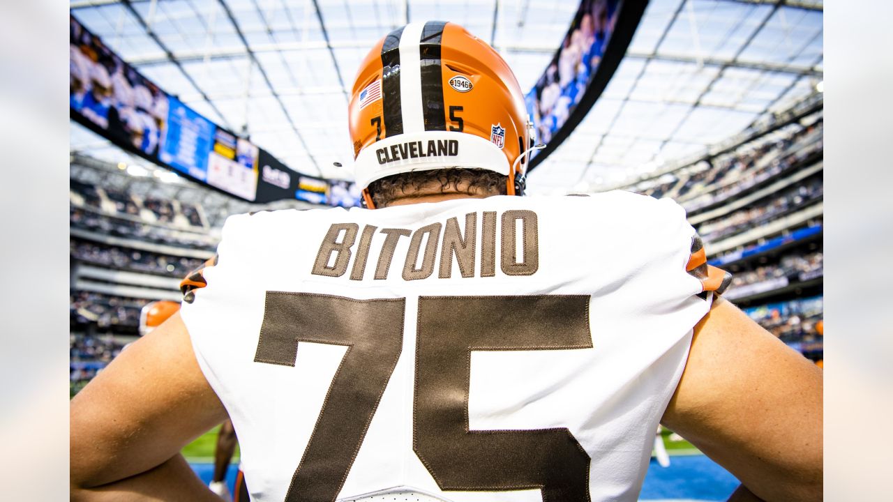 Cleveland Browns sign guard Joel Bitonio to multiyear contract extension