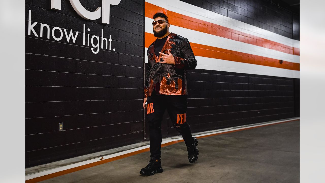 See Browns, Bengals players arrive for MNF in Halloween costumes