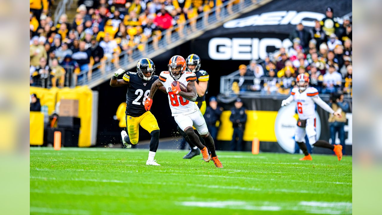 Browns end Steelers' four-game winning streak on surreal night in Cleveland