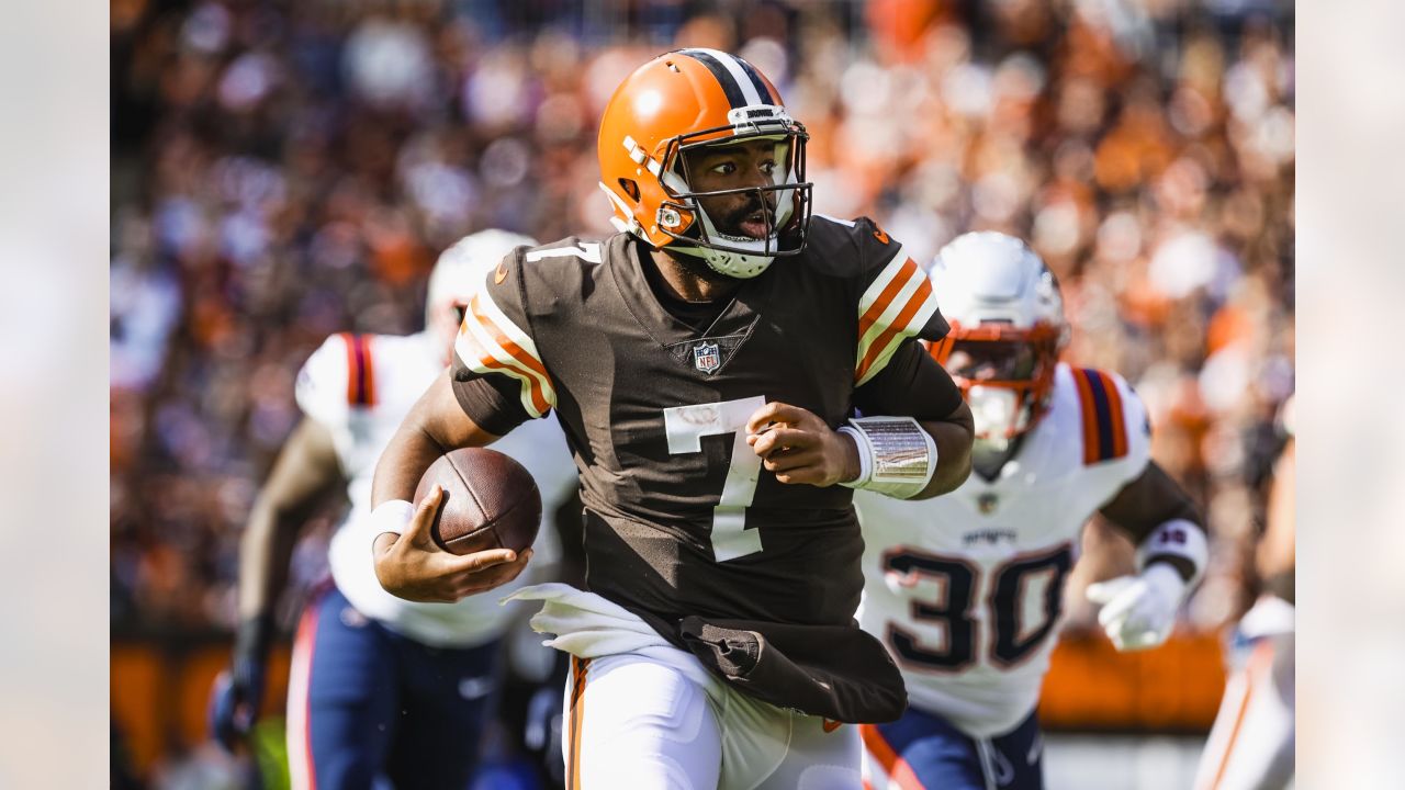 New England Patriots cornerback Jack Jones (13) drops back in coverage  during an NFL football game against the Cleveland Browns, Sunday, Oct. 16,  2022, in Cleveland. (AP Photo/Kirk Irwin Stock Photo - Alamy