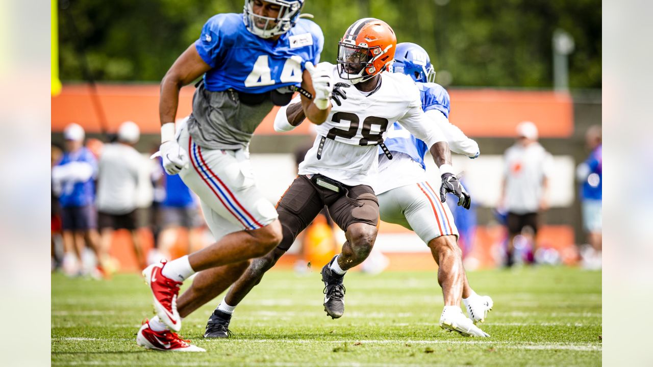 Giants get 'gameday vibes' from practice with Browns