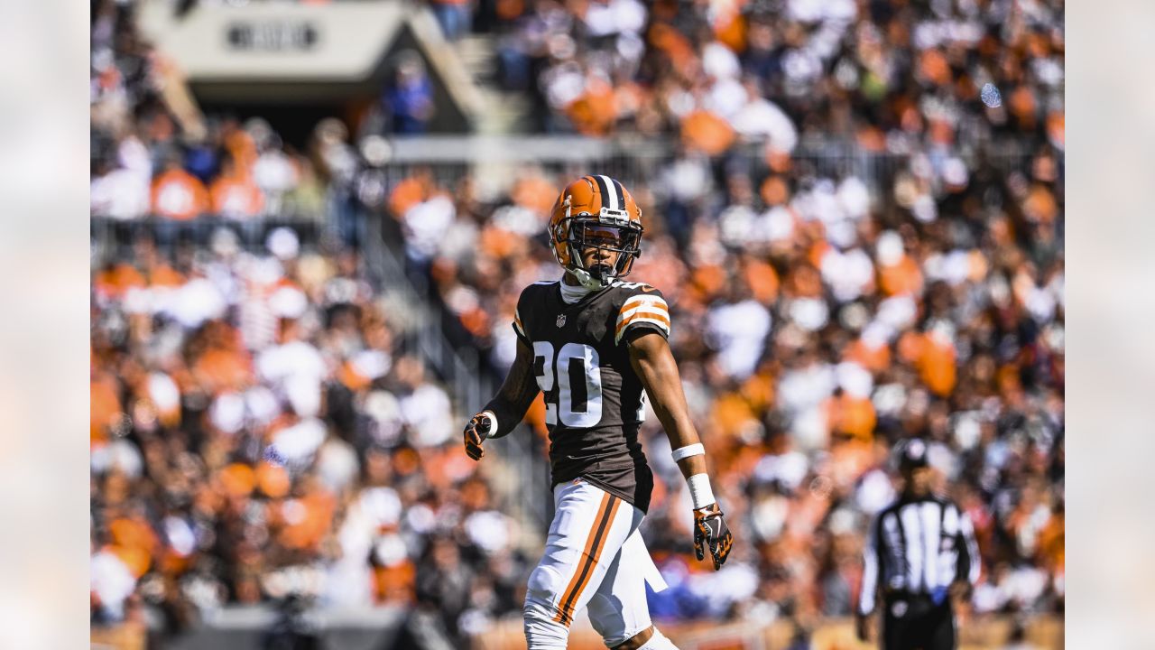 Photos: Week 6 - Patriots at Browns Game Action