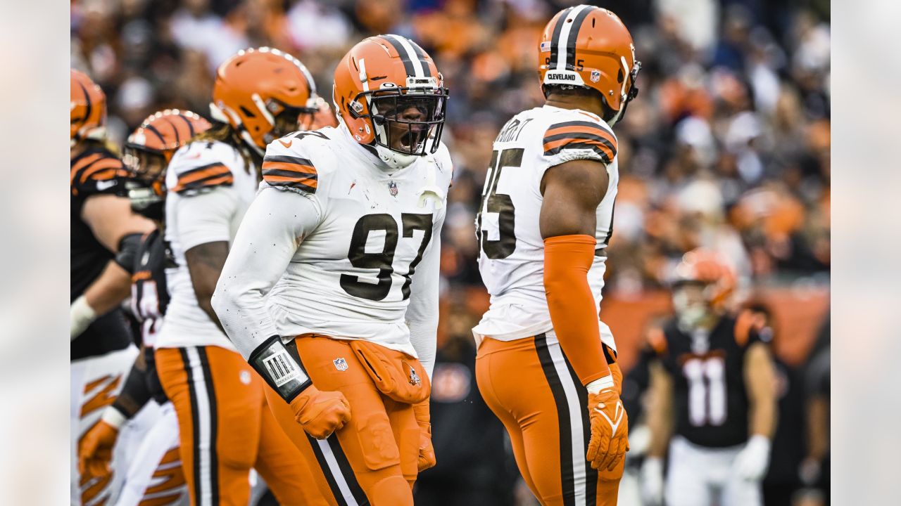 Cleveland Browns quarterback Deshaun Watson (4) runs for a touchdown in the  second quarter against the Cincinnati Bengals, Sunday, Sept. 10, 2023, in  Cleveland. The Browns won 24-3. (AP Photo/David Richard Stock Photo - Alamy