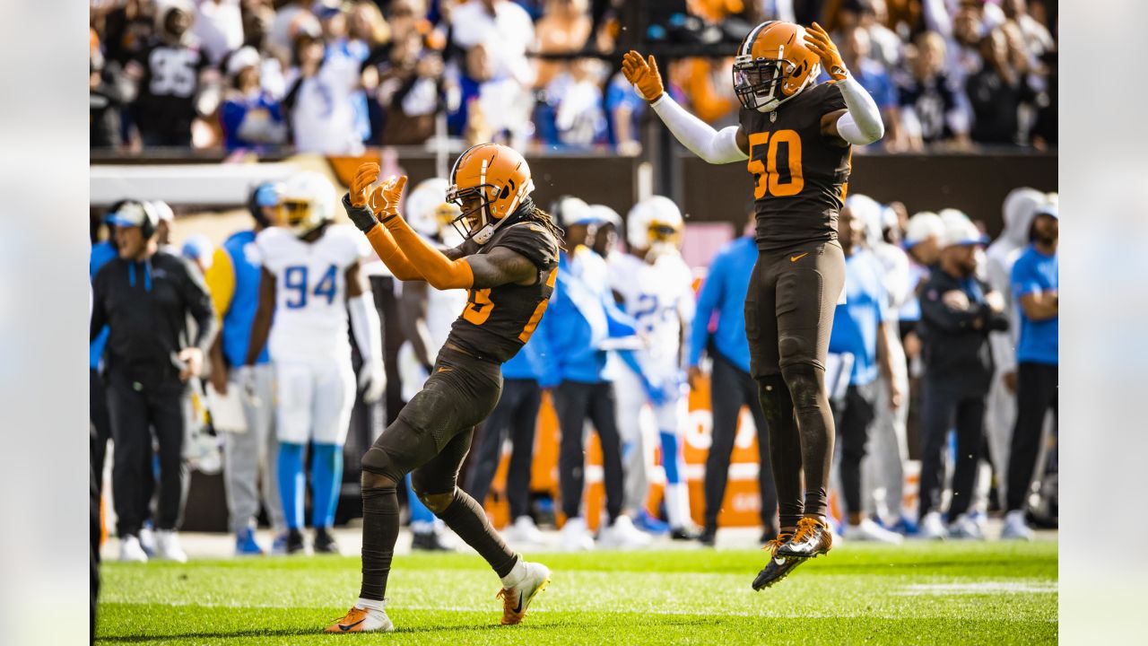 Cleveland Browns rookie Charlie Thomas runs a drill at the NFL team's  rookie minicamp in Berea, Ohio, Friday, May 12, 2023. (AP Photo/Phil Long  Stock Photo - Alamy