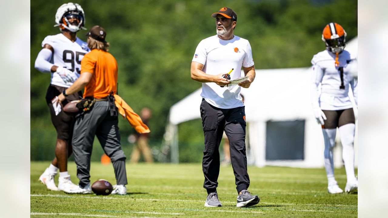 Cleveland Browns long snapper Charley Hughlett runs a drill during NFL  football training camp, Thursday, July 26, 2018, in Berea, Ohio. (AP  Photo/Tony Dejak Stock Photo - Alamy