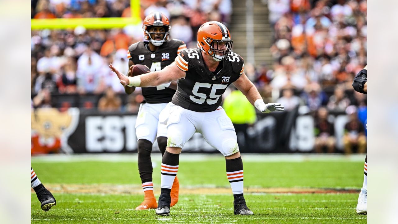 Cleveland Browns center Ethan Pocic (55) snaps the ball during an