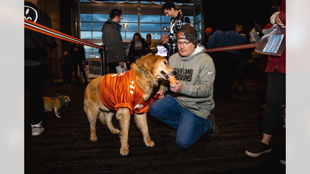 Cleveland Browns Barking Backers Club earns activation award