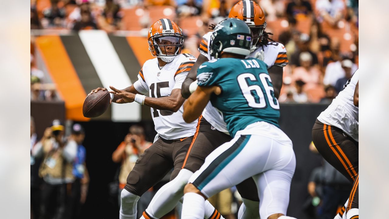 Cleveland Browns' Alex Wright runs drills at the NFL football team's  training camp on Saturday, July 29, 2023, in White Sulphur Springs, W.Va.  (AP Photo/Chris Carlson Stock Photo - Alamy