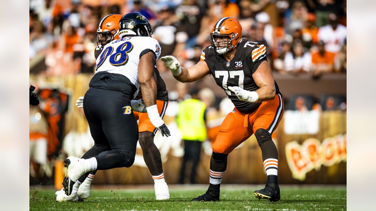 Baltimore Ravens 3-13 Cleveland Browns: Donovan Peoples-Jones scores only  TD of the game as the Browns stay alive in AFC playoff race, NFL News