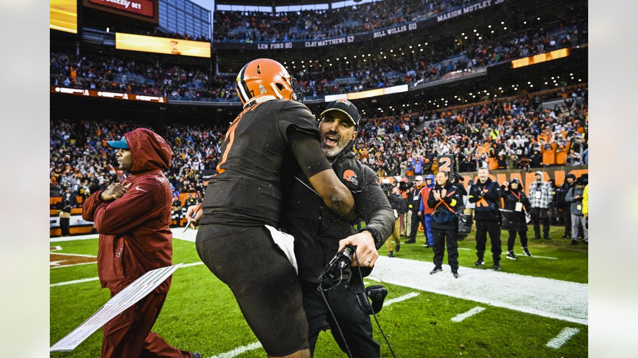 David Njoku's unreal touchdown catch leads Browns to upset Tom