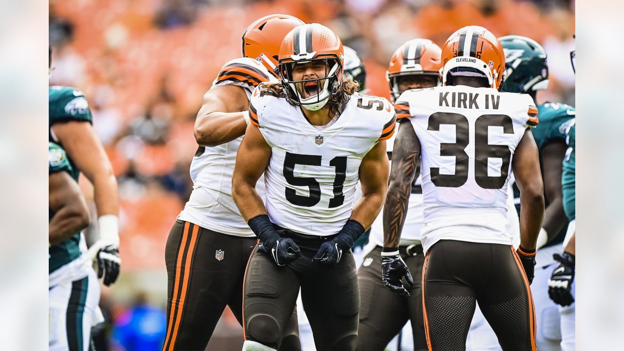 Cleveland Browns' Alex Wright runs drills at the NFL football team's  training camp on Saturday, July 29, 2023, in White Sulphur Springs, W.Va.  (AP Photo/Chris Carlson Stock Photo - Alamy