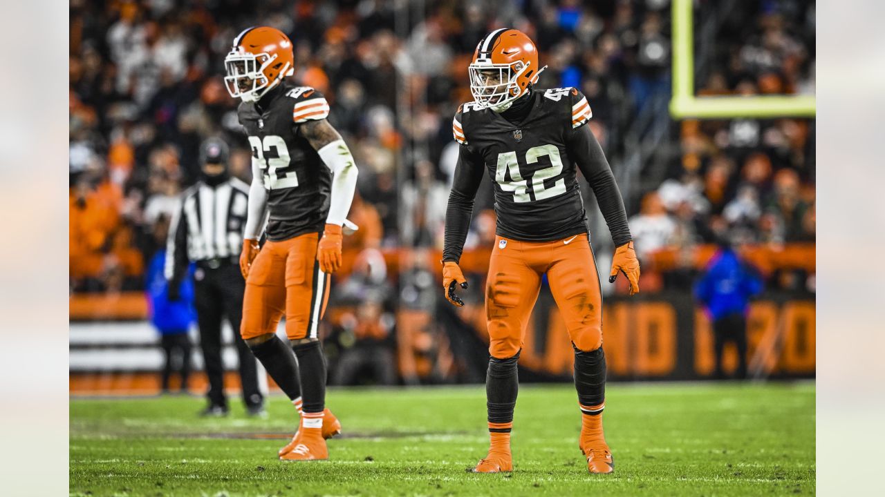 Browns Reacts Survey: Week 15 - Will Cleveland beat the Ravens at home? -  Dawgs By Nature