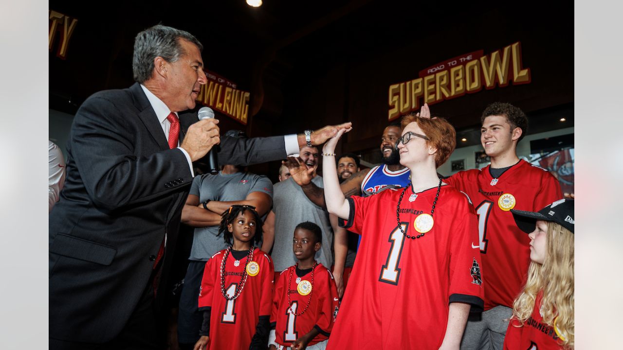 Tampa Bay Buccaneers: Bucs bring back Cut for the Cure